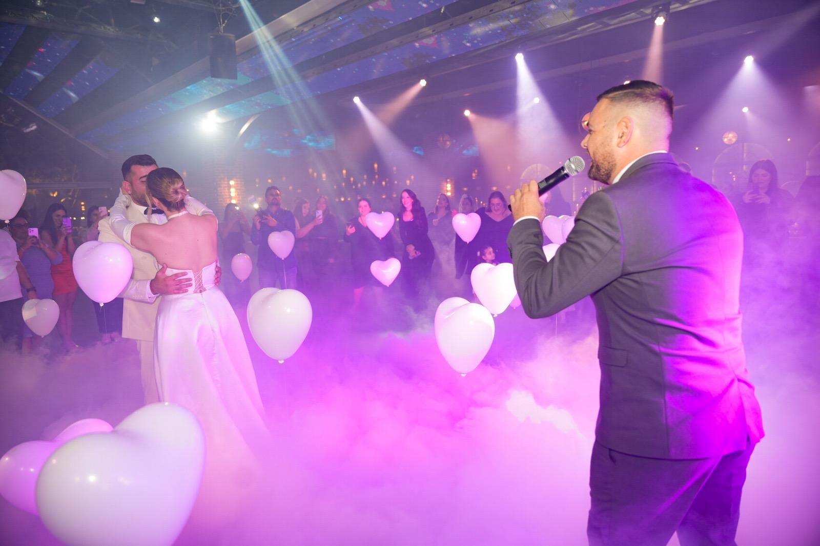 מאיר שוסטר בהופעה